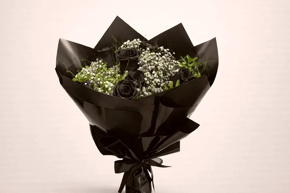 Buquê Elegante com 6 Rosas Pretas