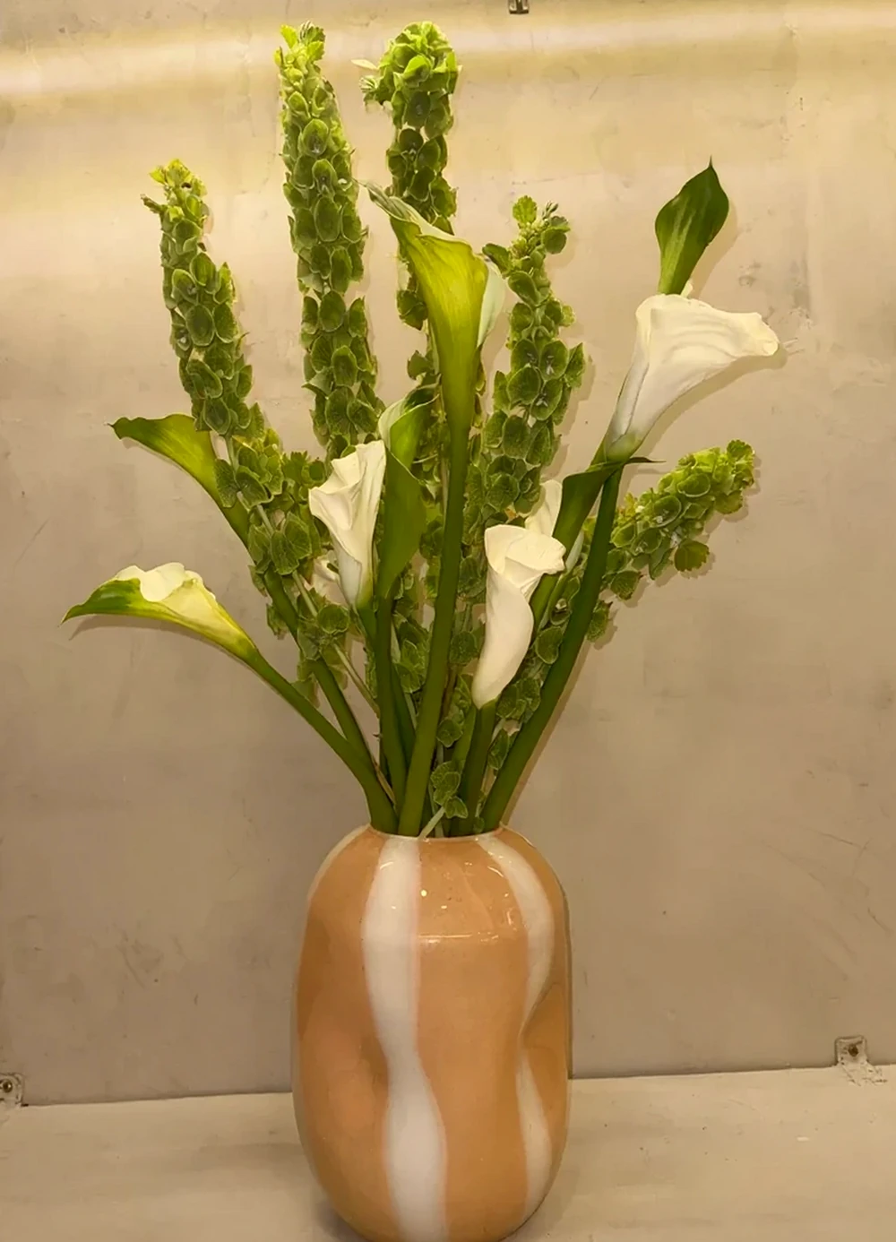 Arranjo Elegante com Flores Naturais e Vaso Exclusivo