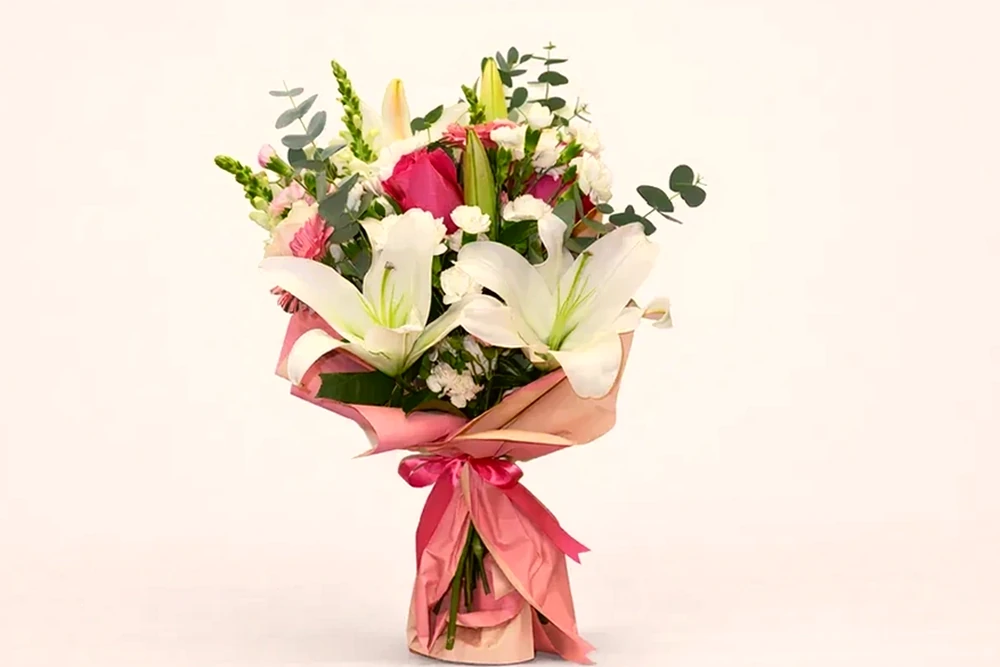 Buquê Elegante com Lírios e Flores Mistas