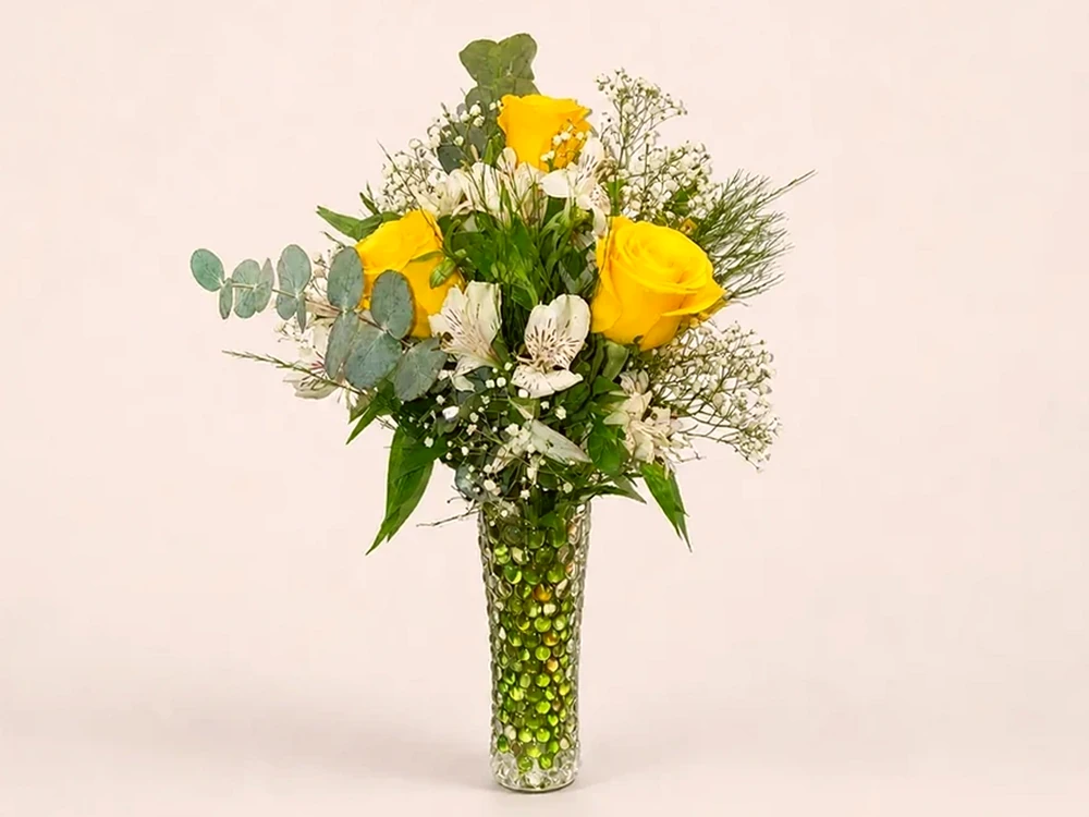 Arranjo Elegante com Rosas Amarelas em Vaso
