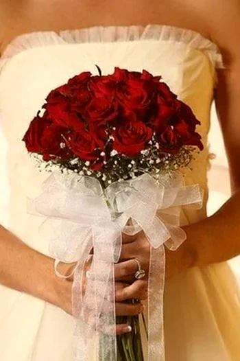Buquê Clássico de Noiva com Rosas Vermelhas