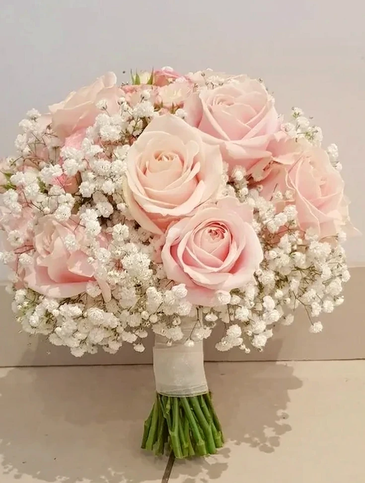 Buquê Delicado de Rosas Rosadas com Mosquitinho