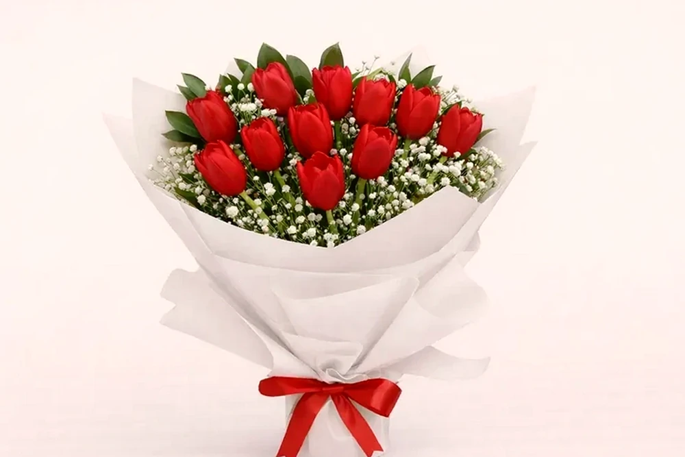 Buquê Clássico com 10 Tulipas Vermelhas