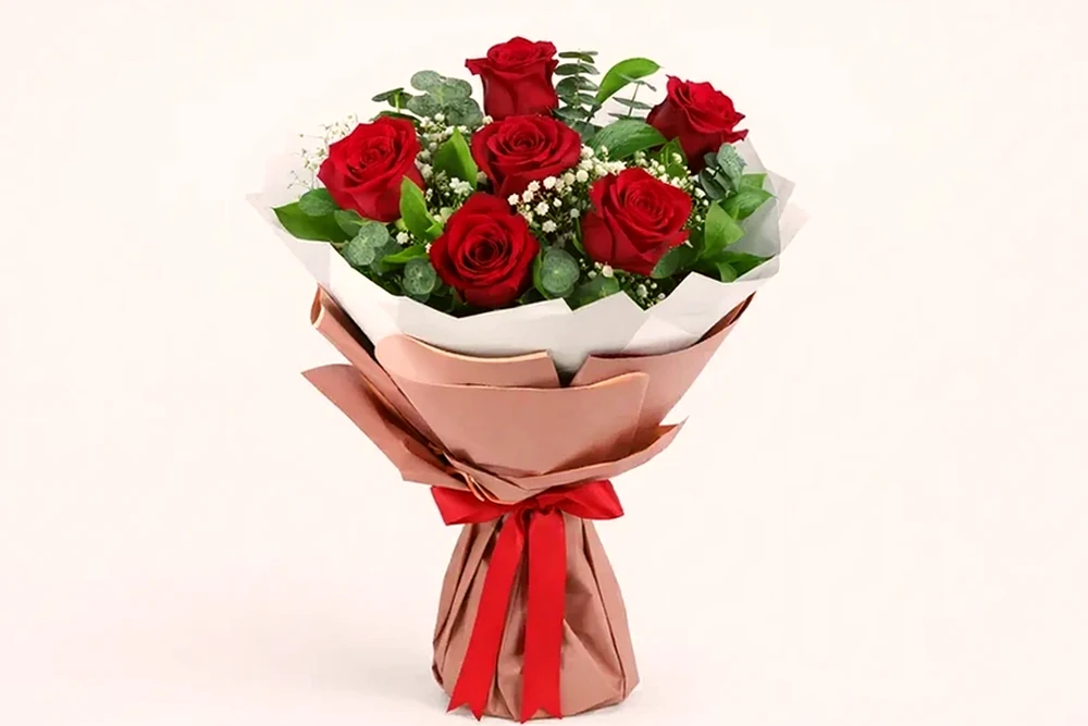 Buquê de  6 rosas vermelhas Colombianas com embrulho especial