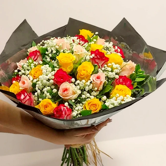 Buquê Real de Rosas Multicoloridas 24 Rosas Colombianas