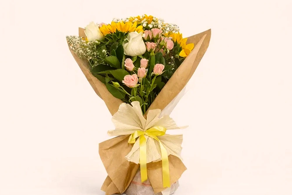 Buquê Misto com Girassol, Rosas e Mini Rosas