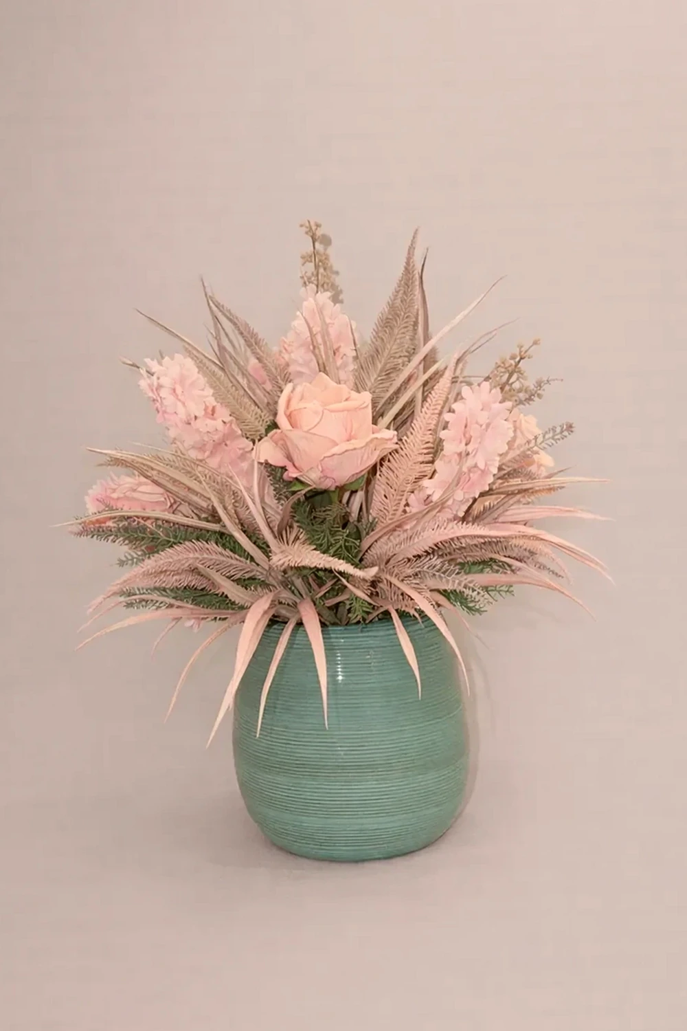 Arranjo Artificial Rosé com Folhagens Decorativas