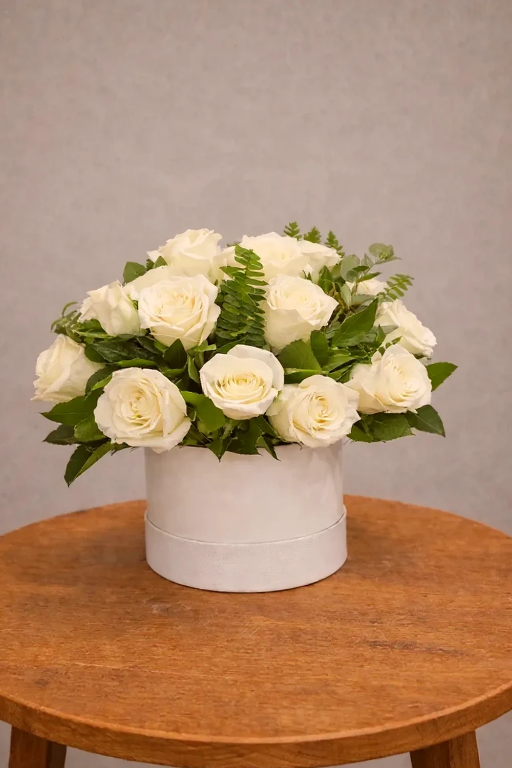 Caixa Branca Elegante – 25 Rosas Brancas